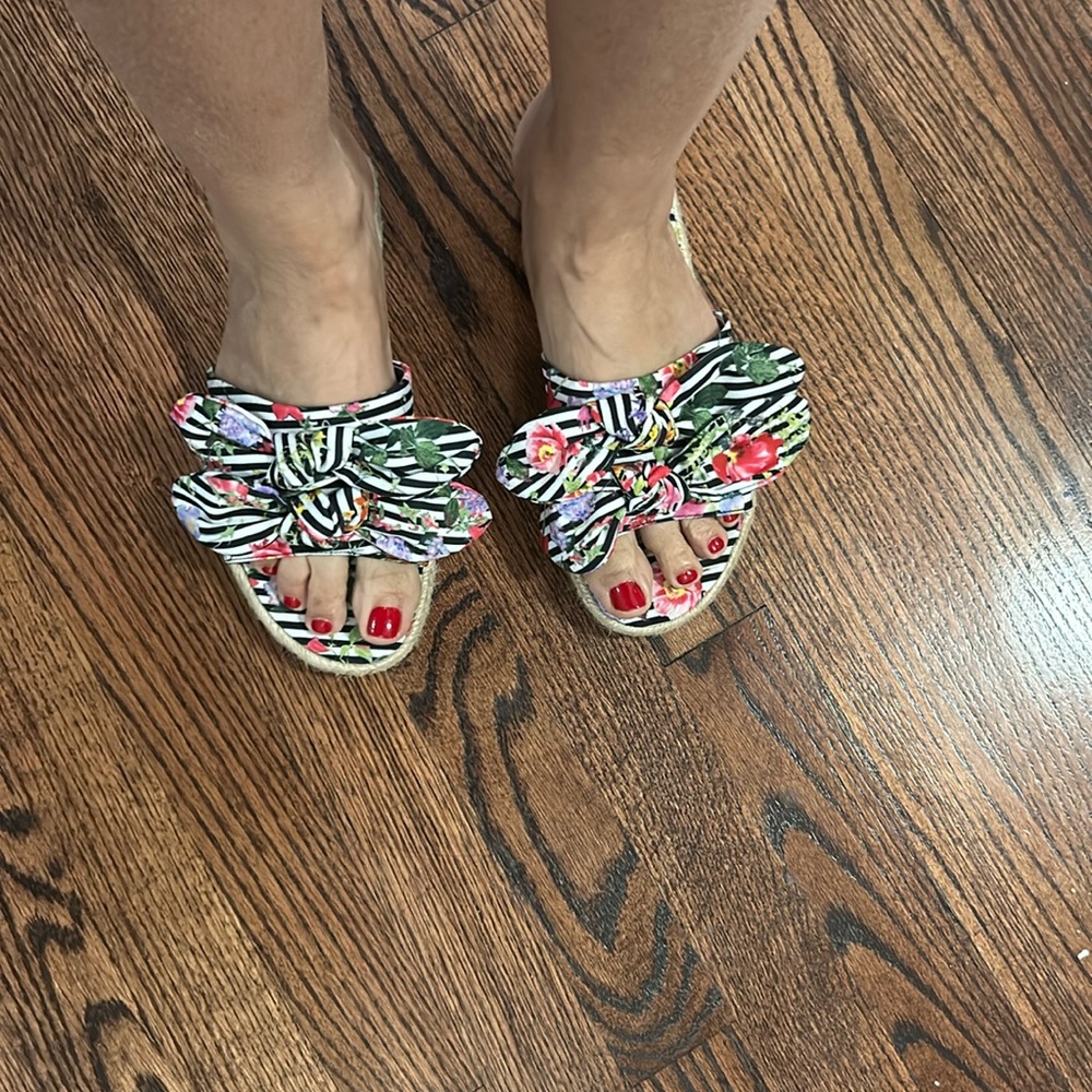 Betsey Johnson slip on sandals size 7 1/2